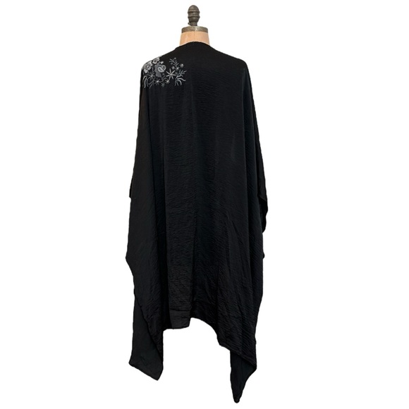 Hello Nite! "Silky Soft Embroidered Loungewear Black Kimono" - Picture 6 of 7